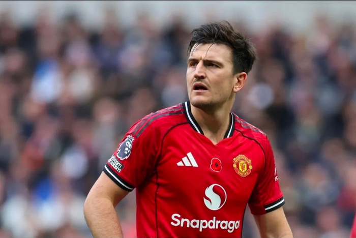 球探-曼联拒绝马奎尔转会报价，卡里克确认留队|太阳报|老特拉福德|英媒|哈里-马奎尔|ac米兰_新浪体育_新浪新闻