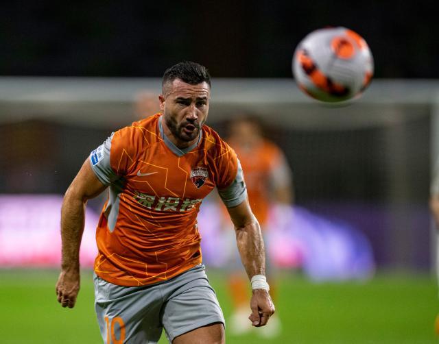 【中超】鸭梨传射穆谢奎丢点 浙江0比2不敌深圳